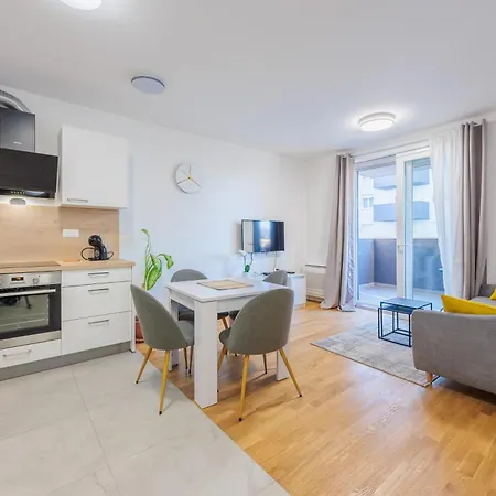 Luka Apartment *
